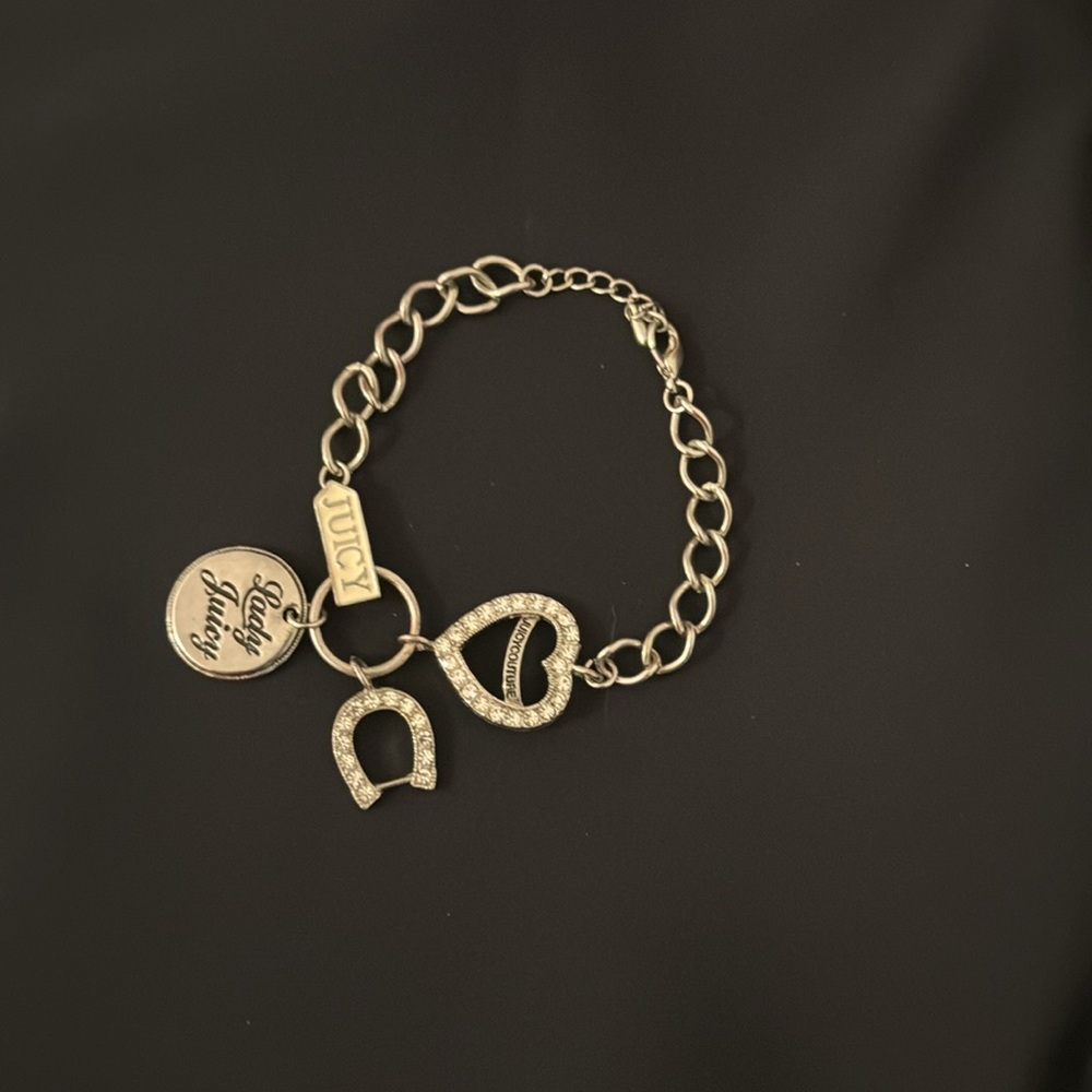 Juicy Couture (Reproduction) Silver Horseshoe And Heart Charm Bracelet